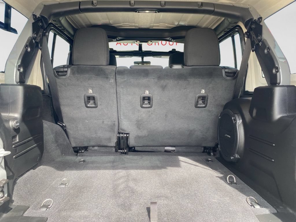 Used 2021 Jeep Wrangler Unlimited Rubicon w/ Xtreme Recon 35" Tire Package AWD/4WD image 13