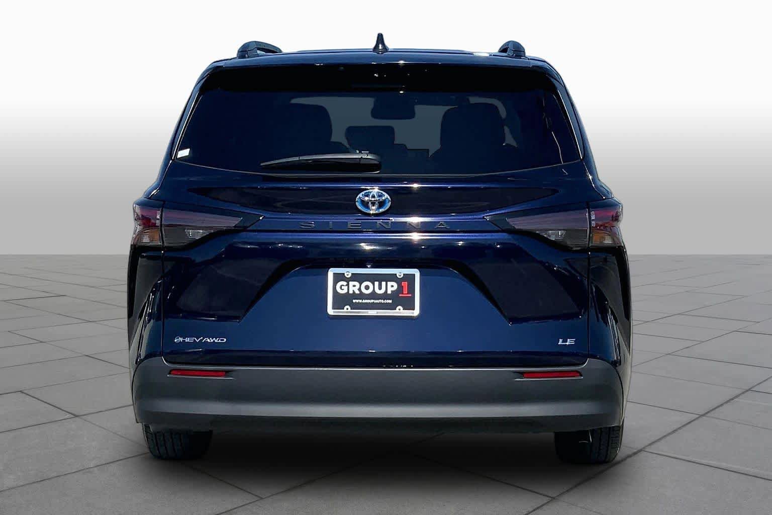Used 2025 Toyota Sienna LE w/ LE Plus Package image 5