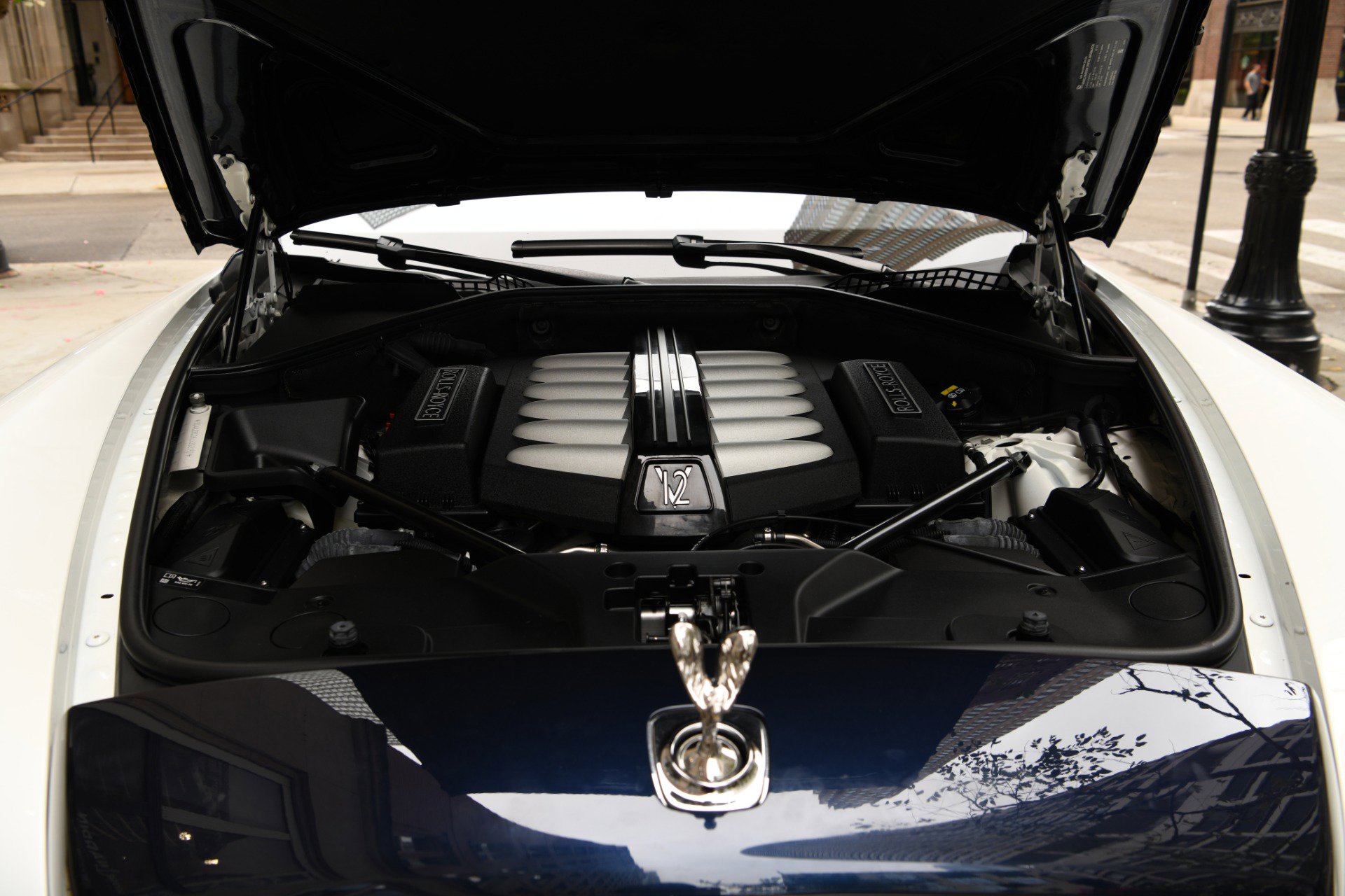 Used 2020 Rolls-Royce Dawn RWD image 16
