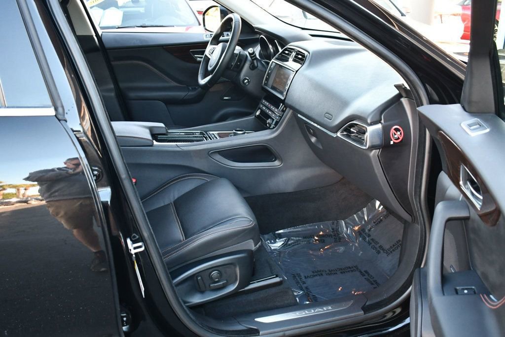 Used 2018 Jaguar F-PACE Prestige image 20