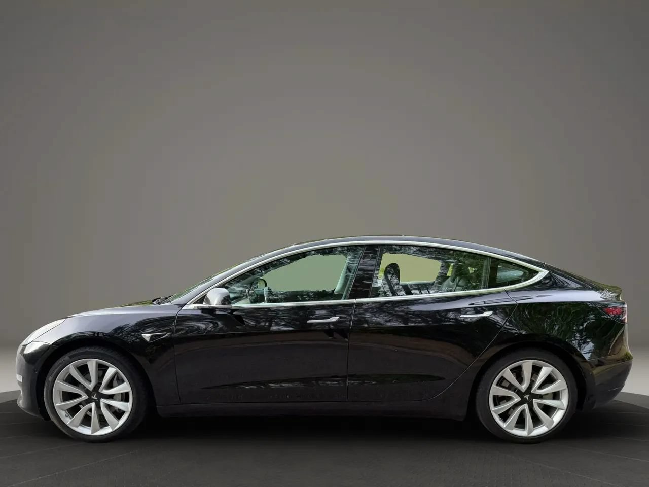 Used 2018 Tesla Model 3 Mid Range RWD image 8