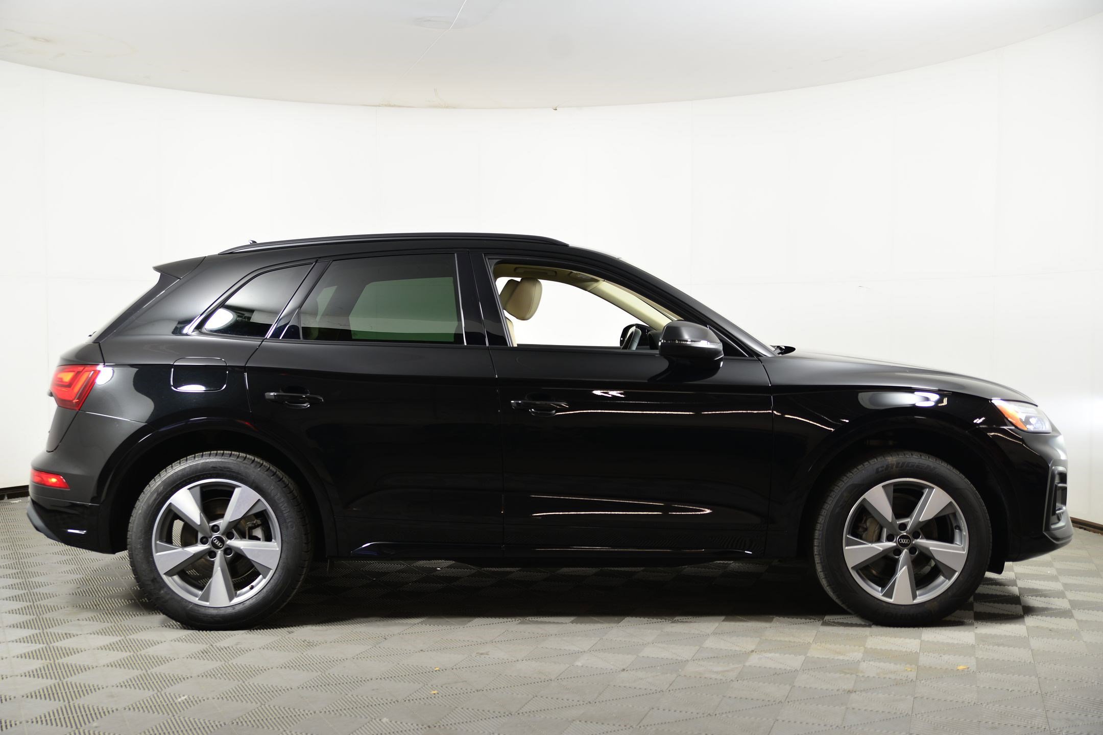Certified 2025 Audi Q5 2.0T Premium image 7