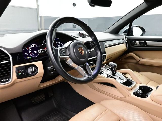 Certified 2023 Porsche Cayenne Platinum Edition image 4