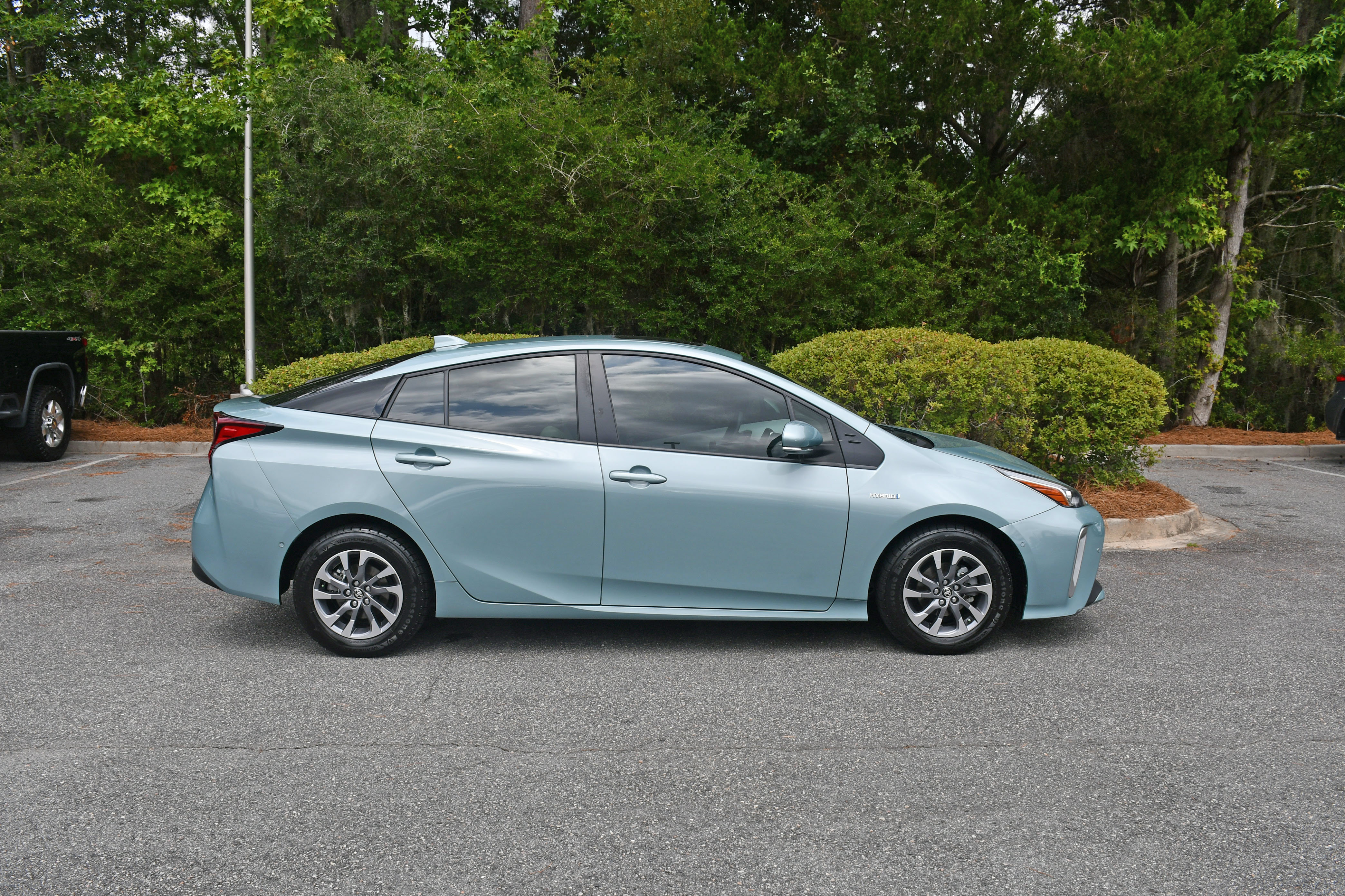Certified 2022 Toyota Prius Limited w/ Premium Convenience Package FWD image 5