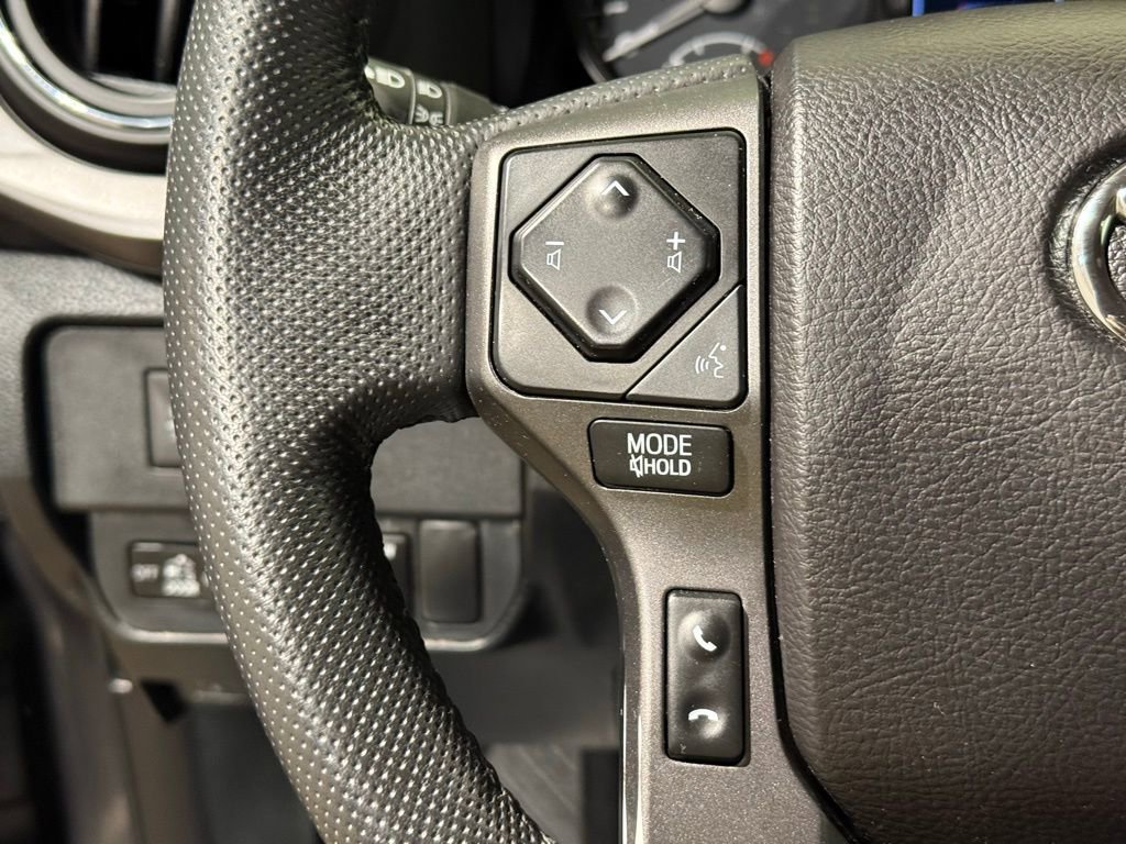 Certified 2021 Toyota Tacoma TRD Off-Road AWD/4WD image 21