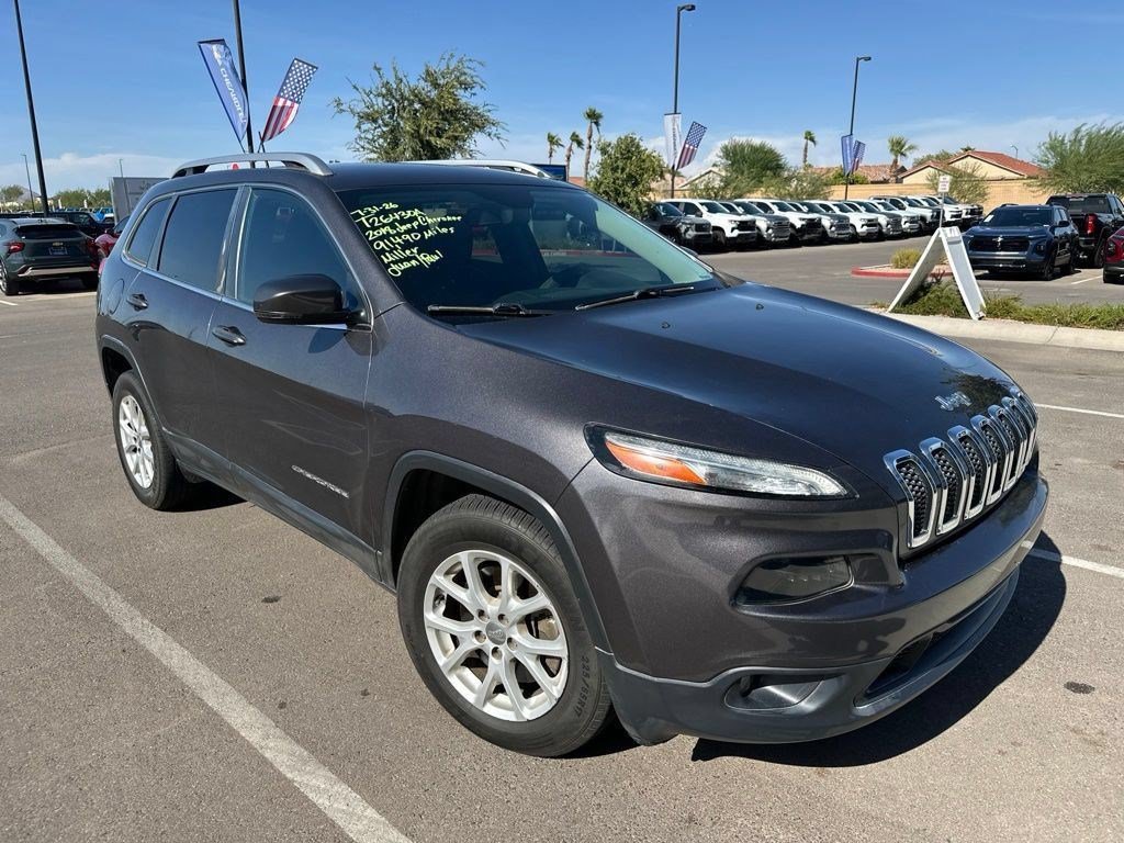 Used 2018 Jeep Cherokee Latitude Plus w/ Comfort/Convenience Group FWD image 7