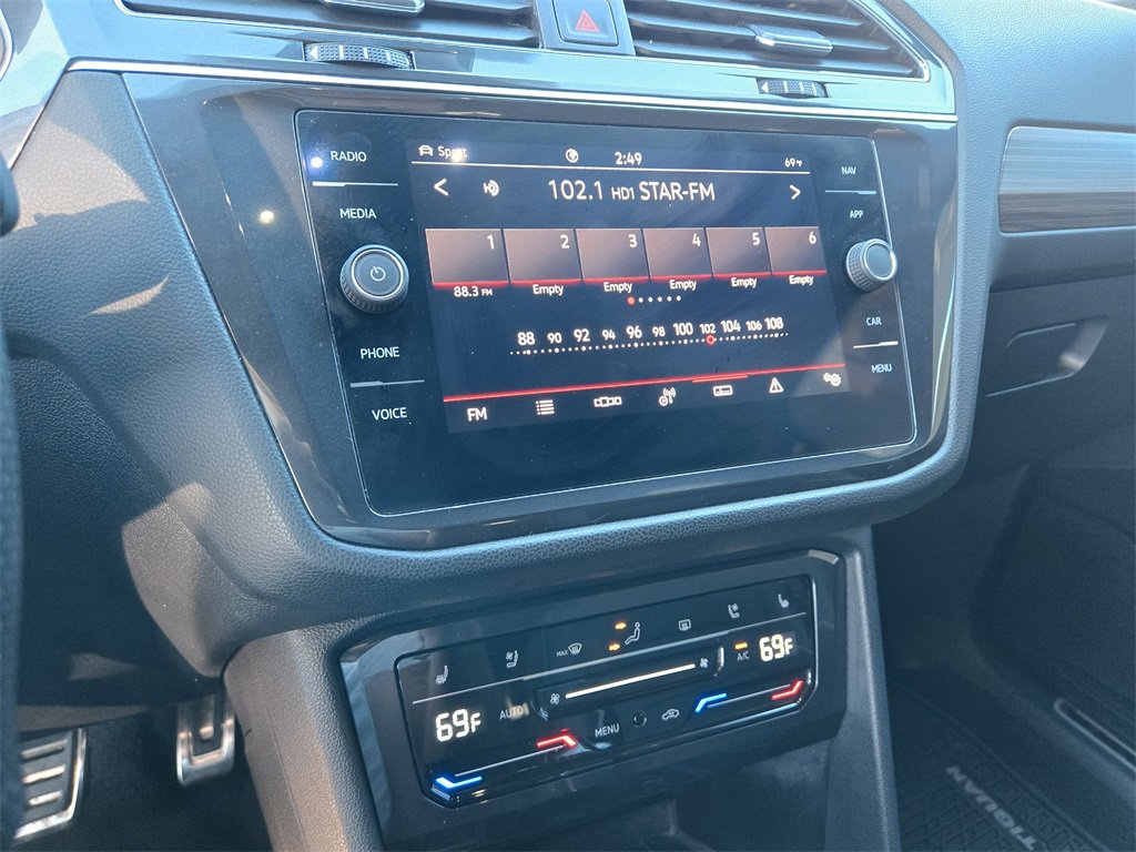 Used 2022 Volkswagen Tiguan SEL R-Line image 17