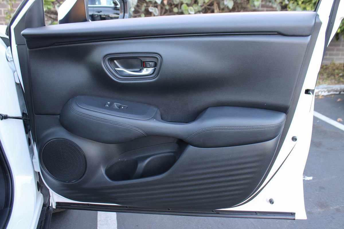 Used 2023 Honda HR-V LX image 42