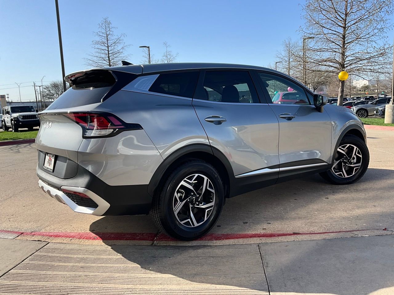 Used 2025 Kia Sportage LX image 6