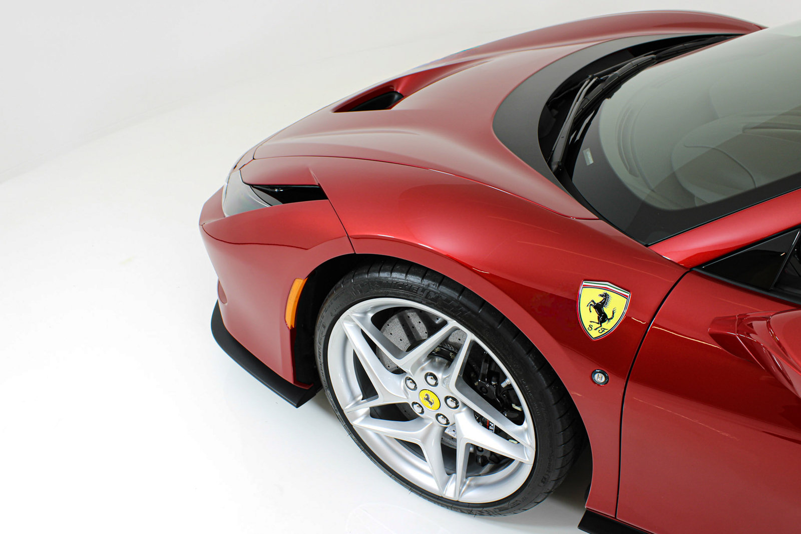 Certified 2023 Ferrari F8 Tributo RWD image 7