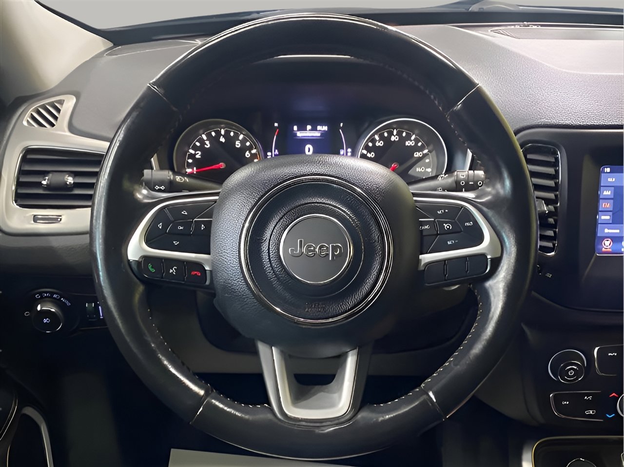 Used 2019 Jeep Compass Latitude w/ Cold Weather Group image 18