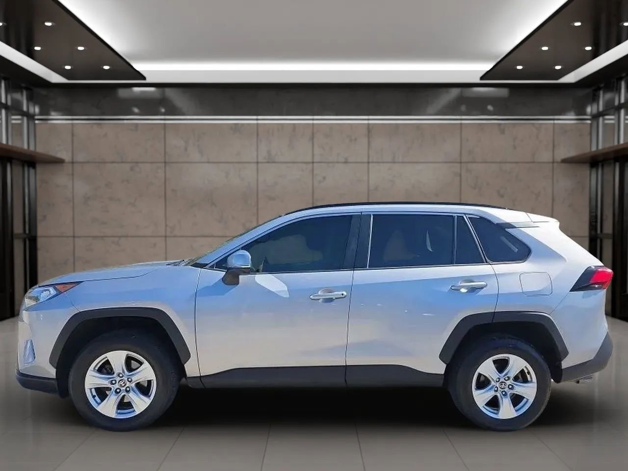 Used 2021 Toyota RAV4 XLE image 5