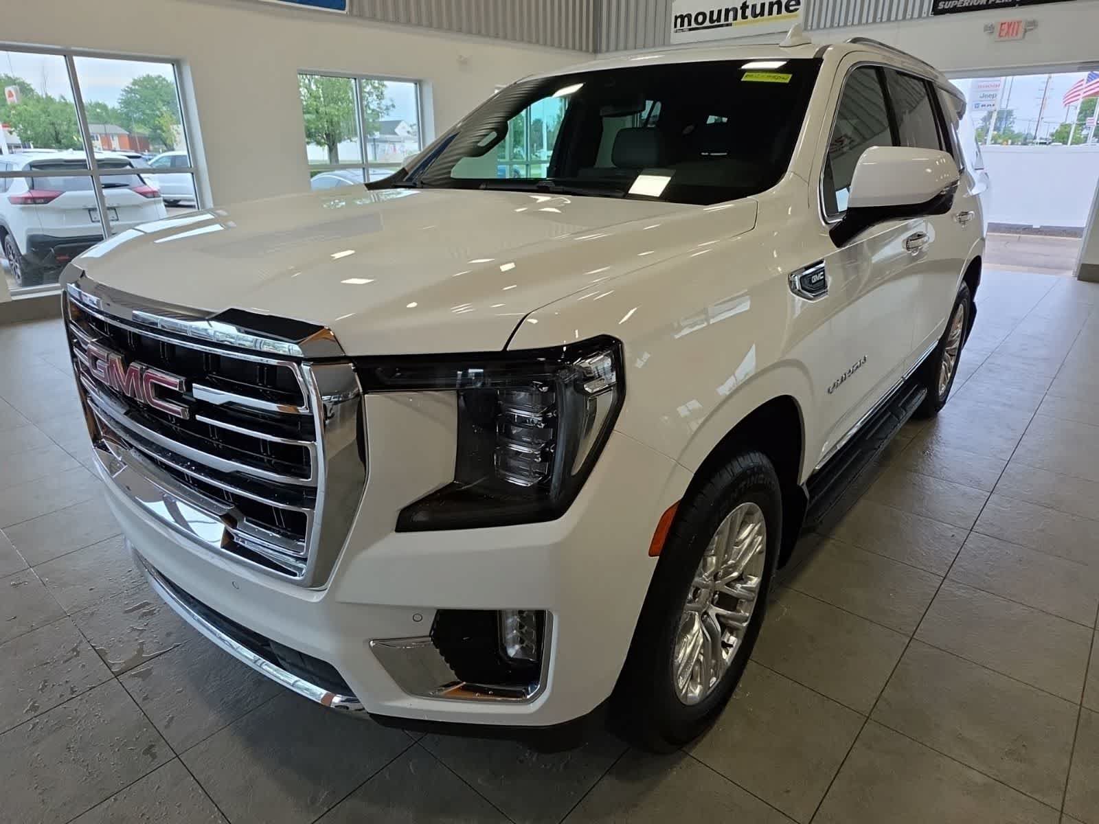 Used 2024 GMC Yukon SLT w/ SLT Premium Package AWD/4WD image 1