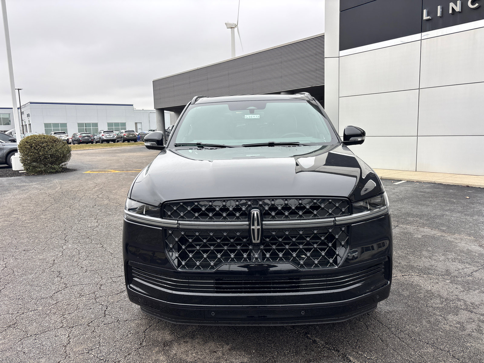 New 2026 Lincoln Navigator Reserve w/ Jet Appearance Package AWD/4WD image 2