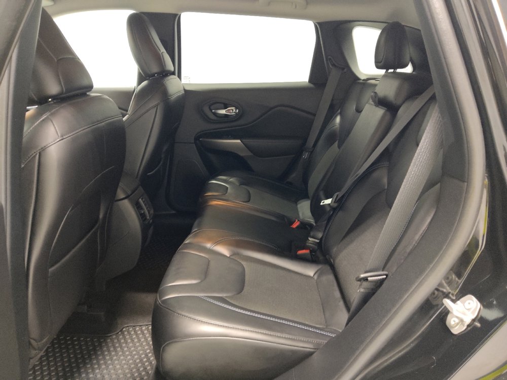 Used 2020 Jeep Cherokee Latitude Plus w/ Cold Weather Group AWD/4WD image 18