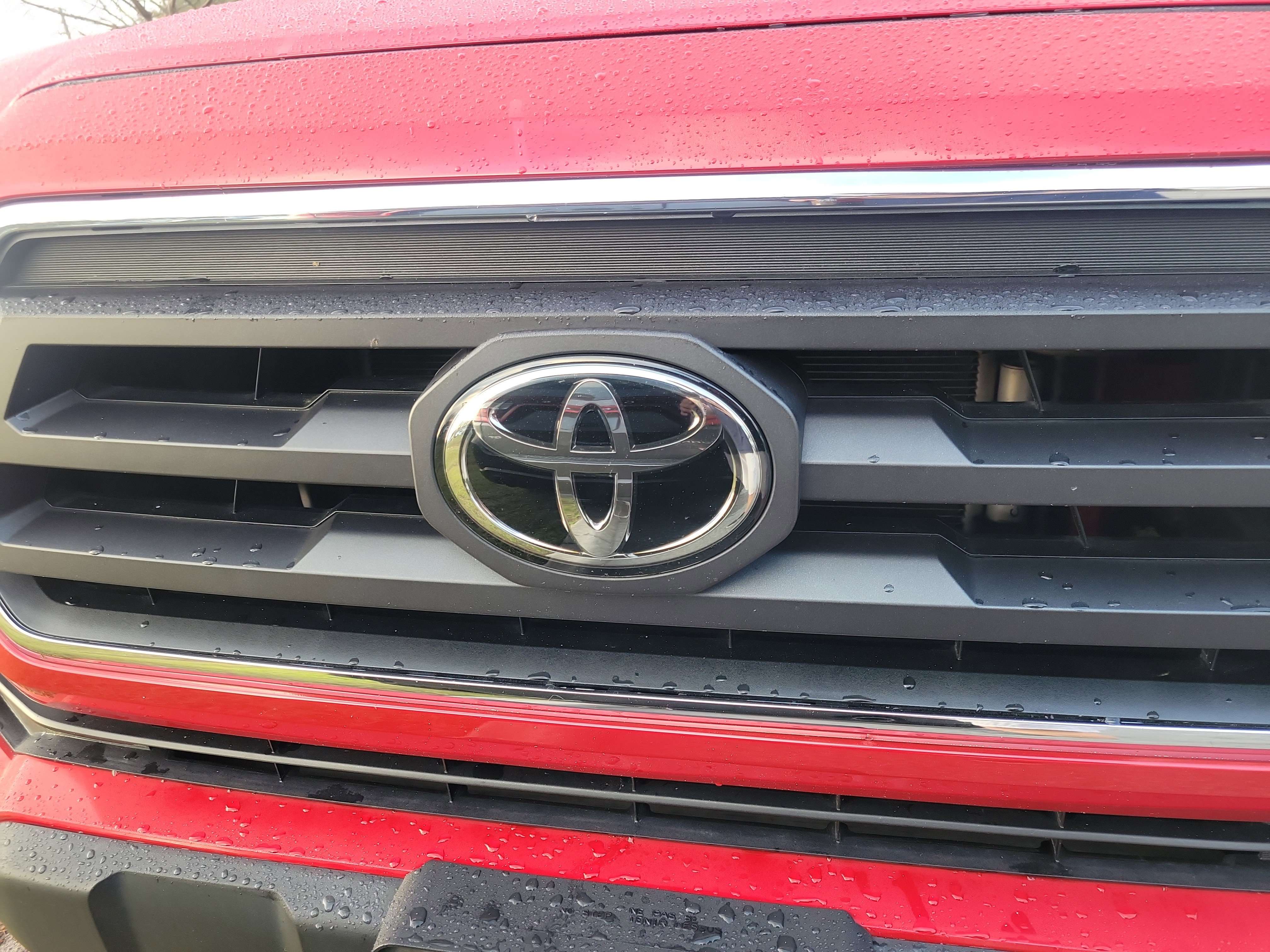 Used 2022 Toyota Tacoma SR5 w/ Technology Package image 5