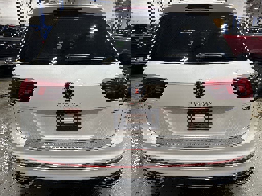 Used 2022 Volkswagen Tiguan SEL R-Line image 4