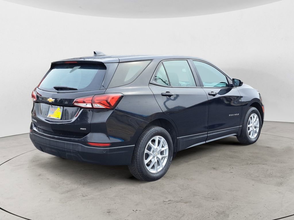 Used 2022 Chevrolet Equinox LS image 3