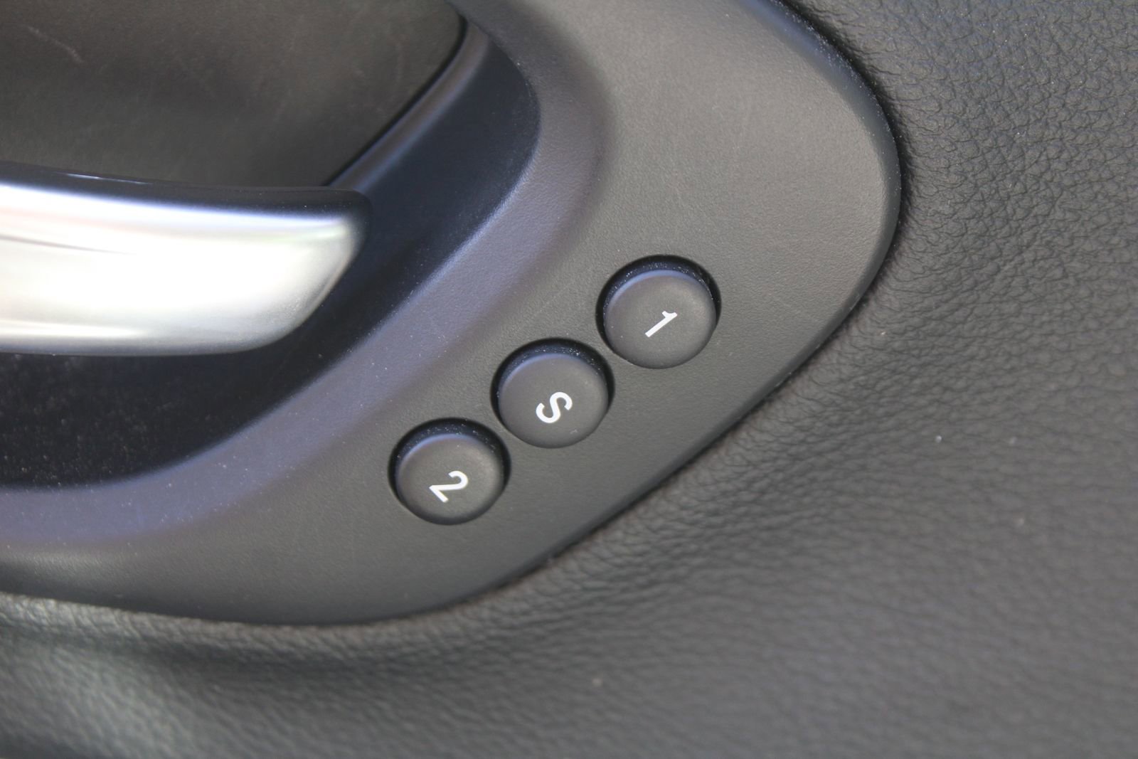 Used 2019 Jeep Cherokee Limited w/ Technology Group image 22