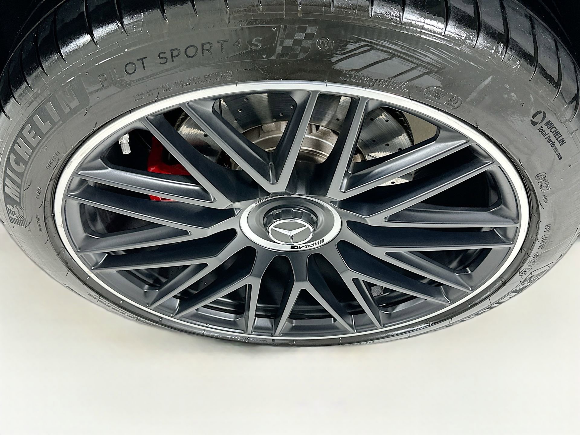 Used 2025 Mercedes-Benz GLS 63 AMG 4MATIC image 35