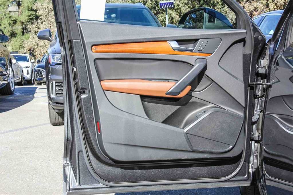 Used 2022 Audi Q5 2.0T Premium image 22