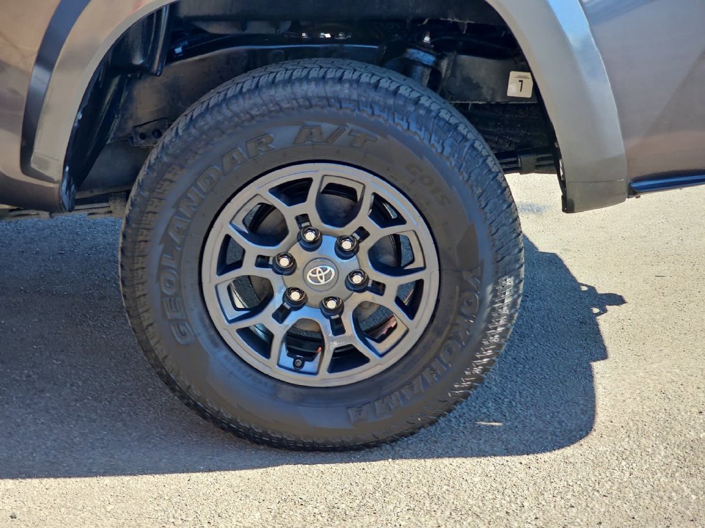 Used 2017 Toyota Tacoma SR5 w/ Tow Package RWD image 35