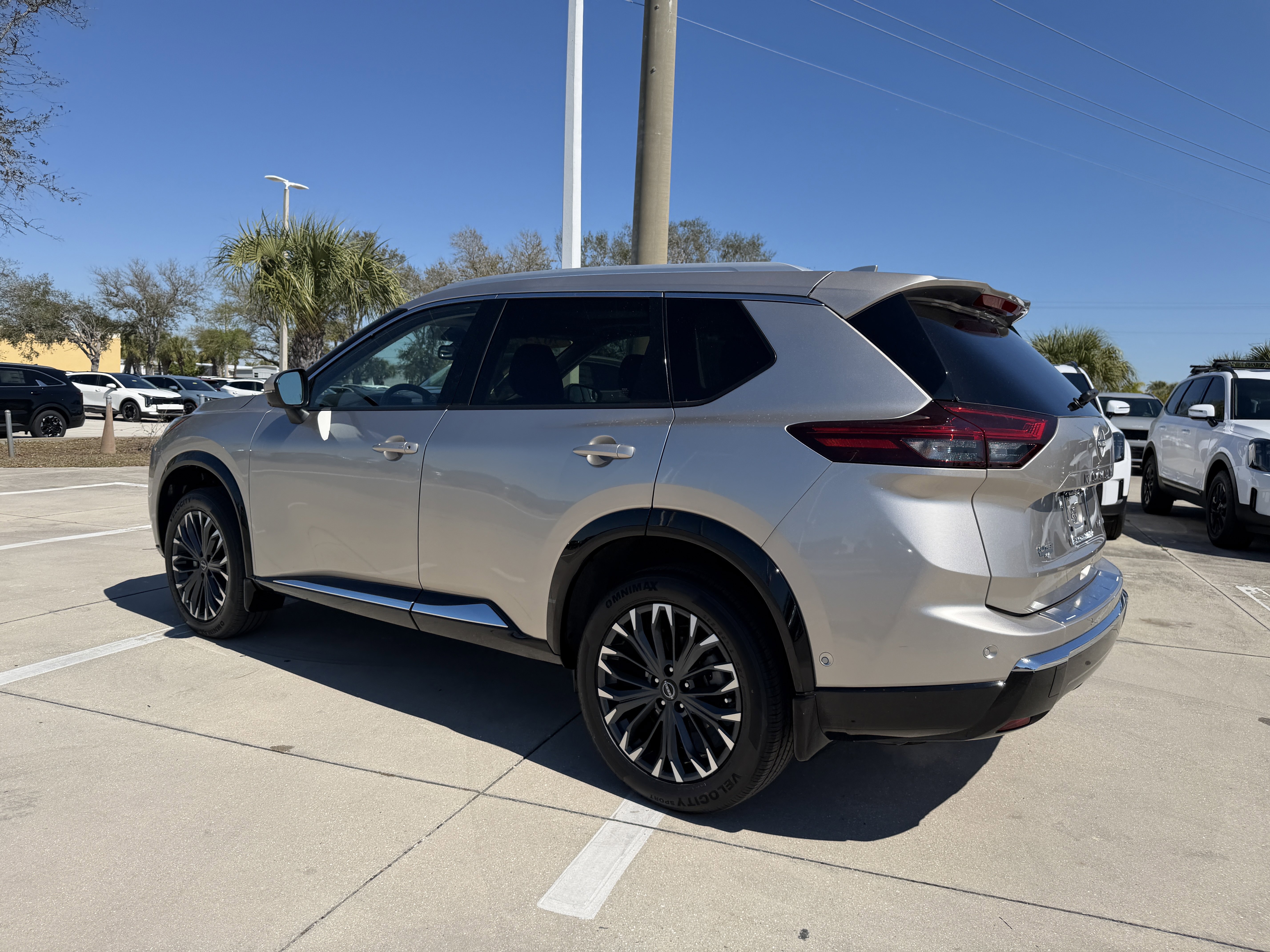 Used 2024 Nissan Rogue Platinum w/ Platinum Premium Package image 6