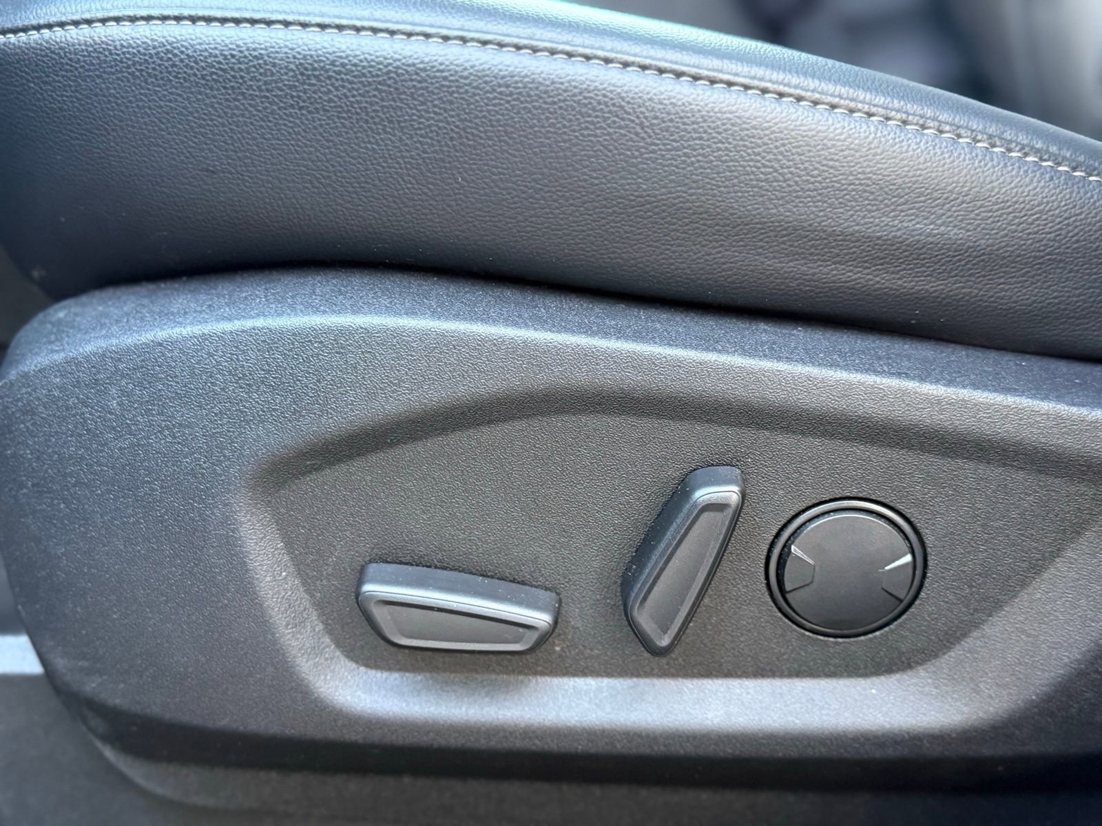 Used 2024 Ford Edge SEL w/ Convenience Package image 12