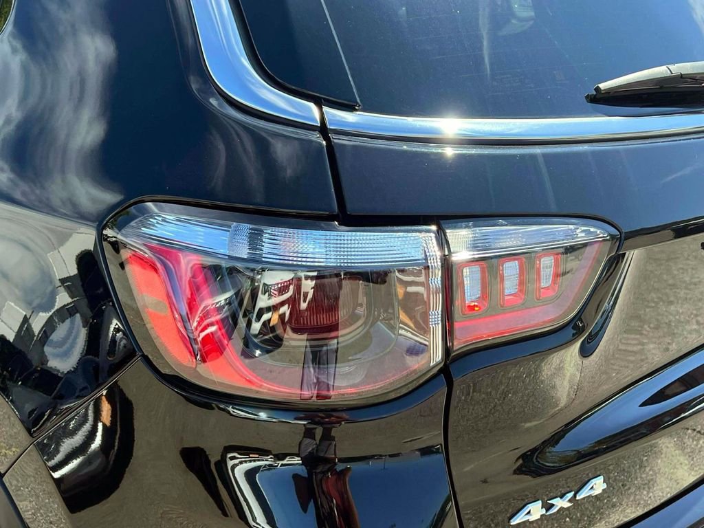 Certified 2022 Jeep Compass Limited image 9