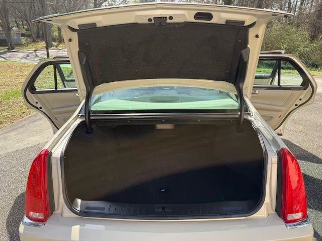 Used 2011 Cadillac DTS FWD image 40