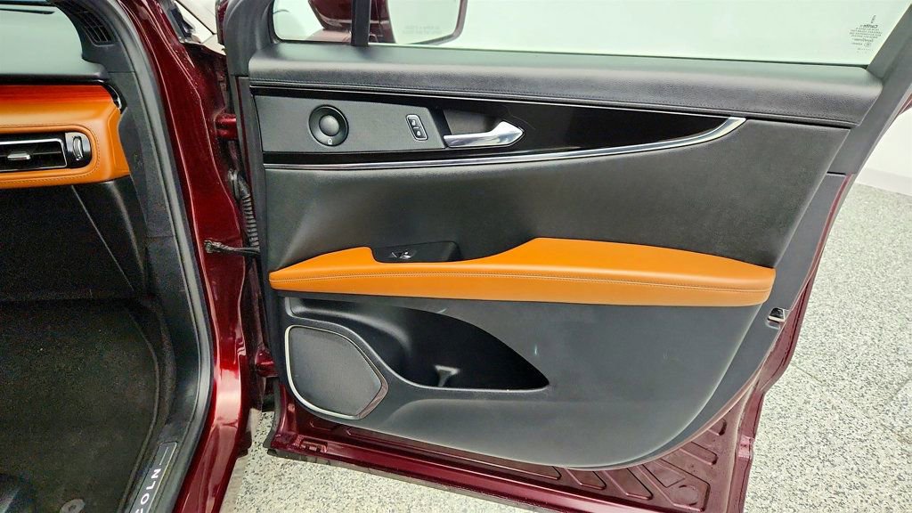 Used 2022 Lincoln Nautilus Reserve w/ Luxury Package image 27