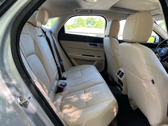 Used 2019 Jaguar XF Premium RWD image 20