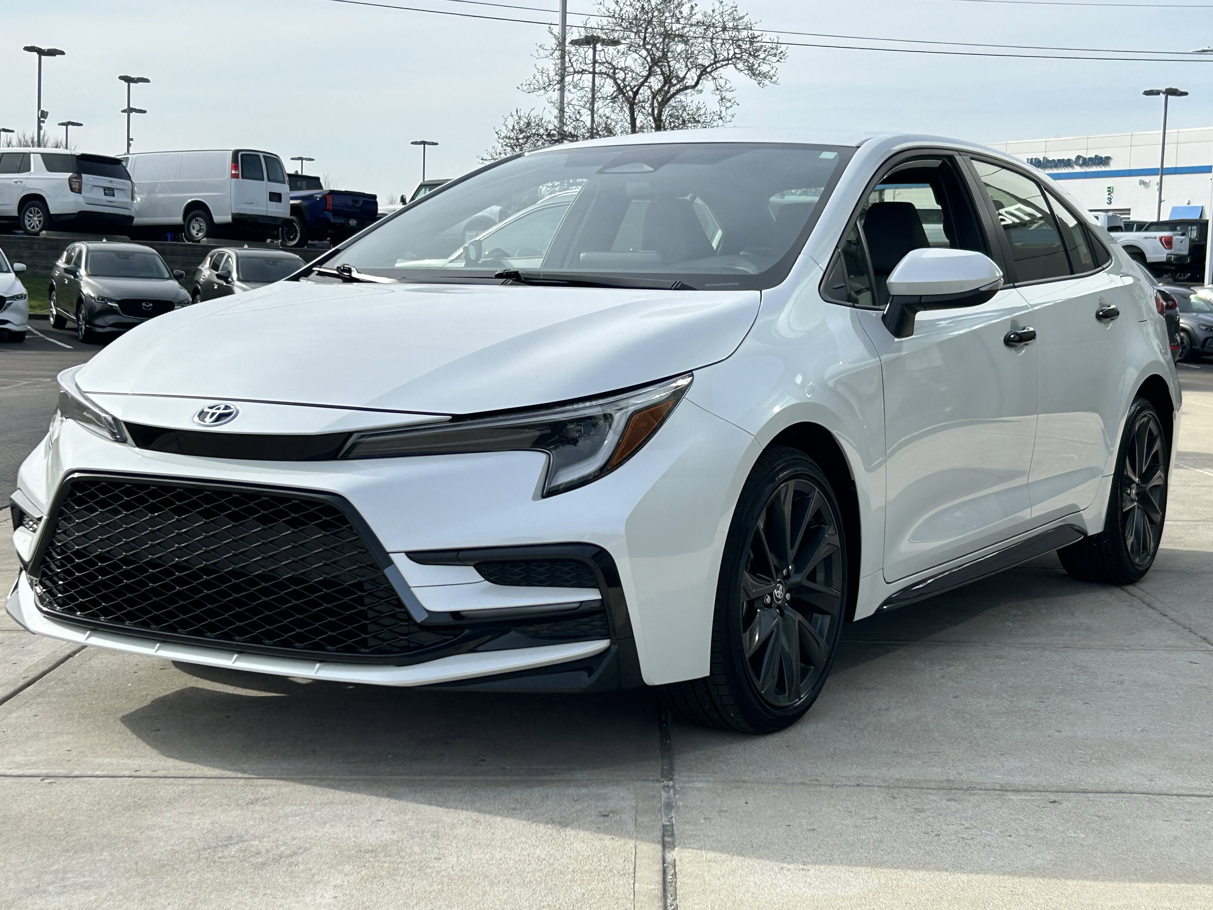 Used 2024 Toyota Corolla SE image 3