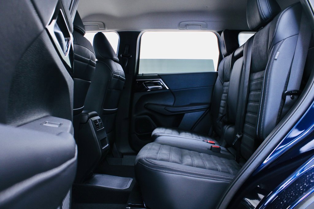 New 2025 Mitsubishi Outlander SE image 20