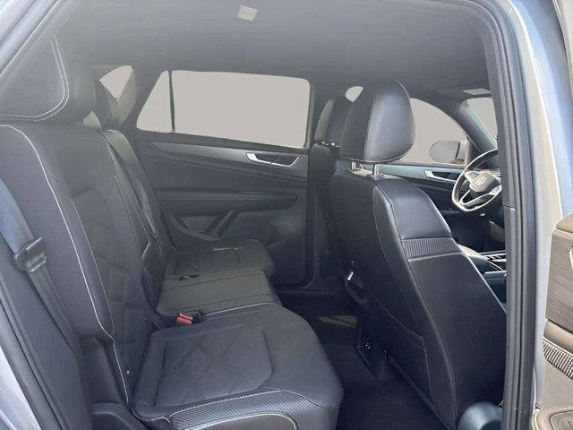 Used 2024 Volkswagen Atlas Cross Sport SE image 11