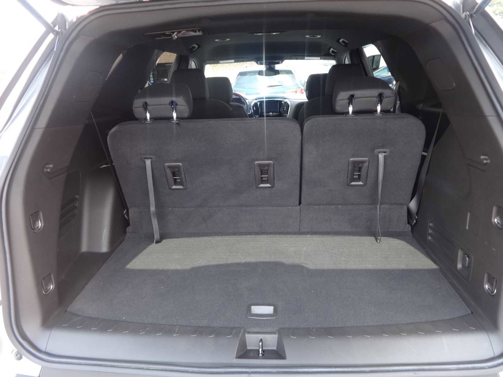 Used 2023 Chevrolet Traverse LT image 9