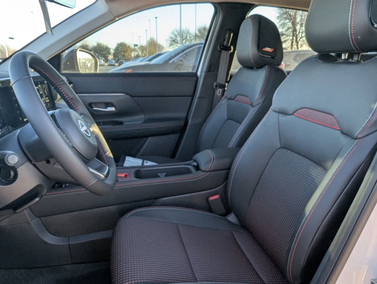 New 2025 Nissan Kicks SR w/ SR Premium Package FWD image 18
