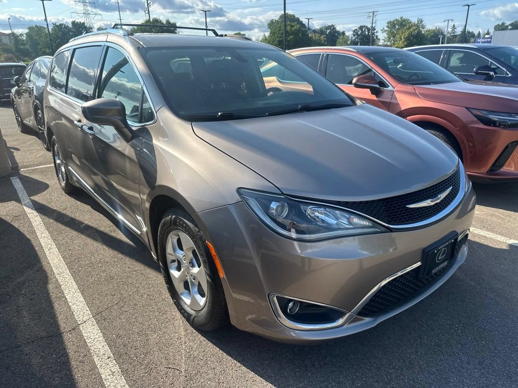Used 2017 Chrysler Pacifica Touring-L Plus FWD image 37