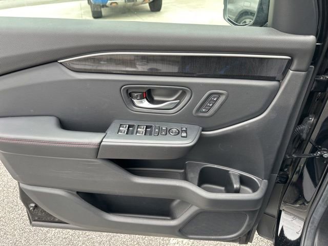 Certified 2025 Honda Pilot Black Edition image 9