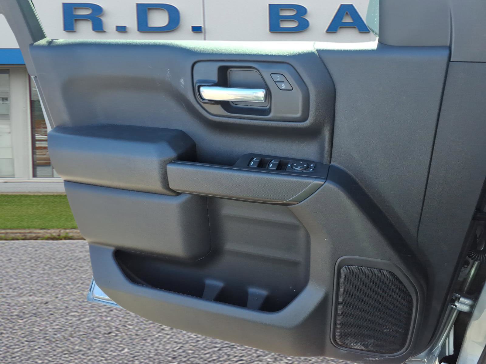 Used 2025 Chevrolet Silverado 1500 Custom image 10