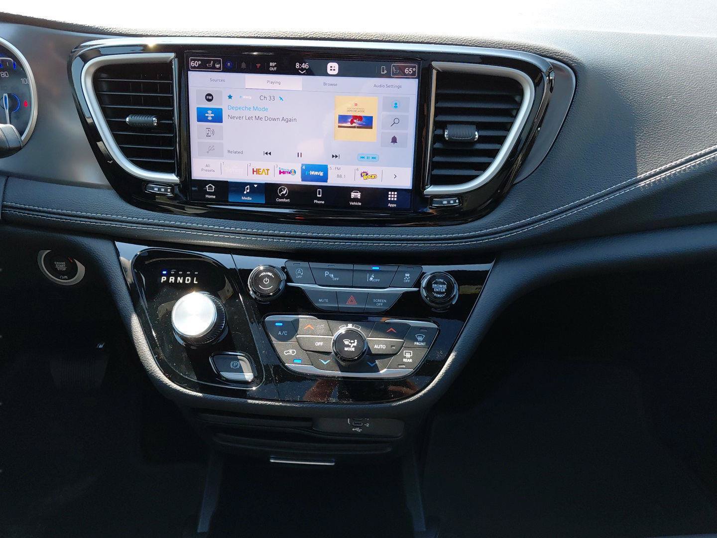 New 2026 Chrysler Pacifica Select AWD/4WD image 48