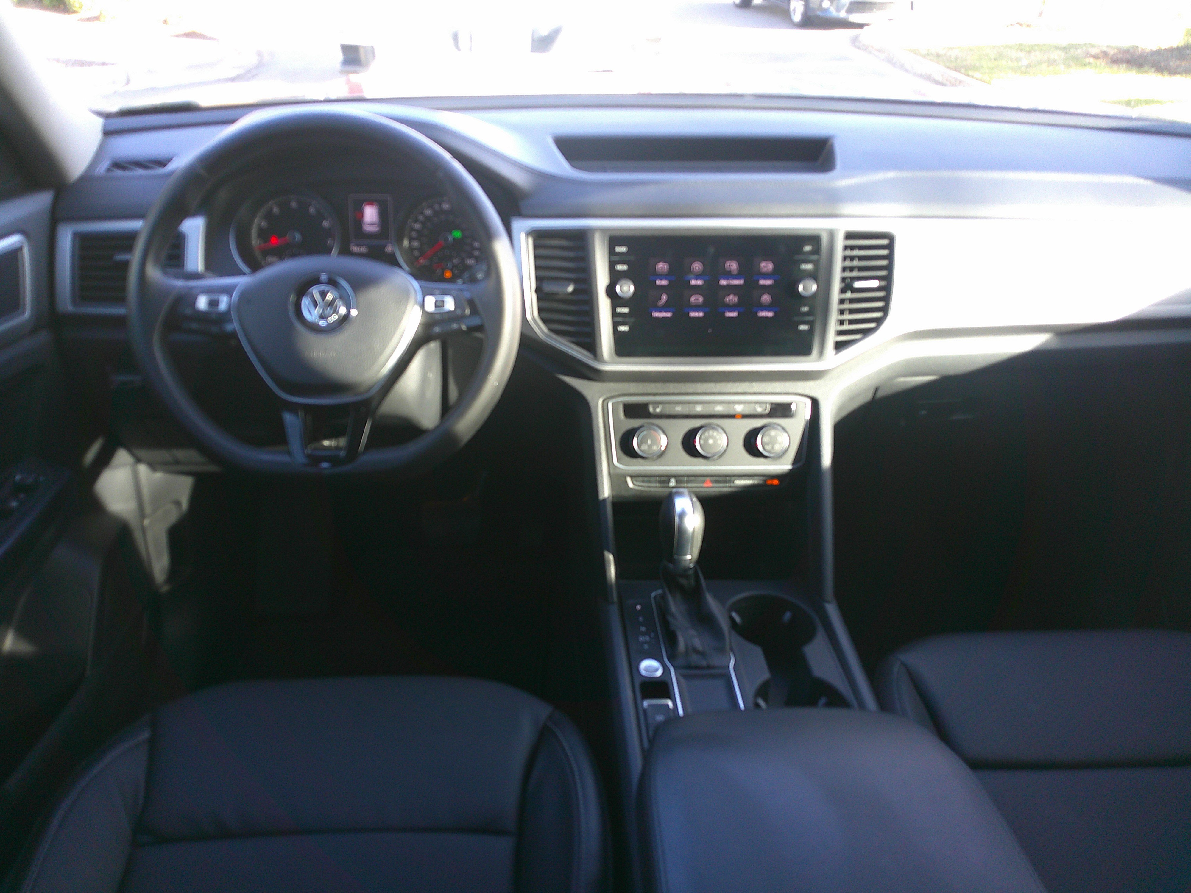 Used 2018 Volkswagen Atlas SE image 30