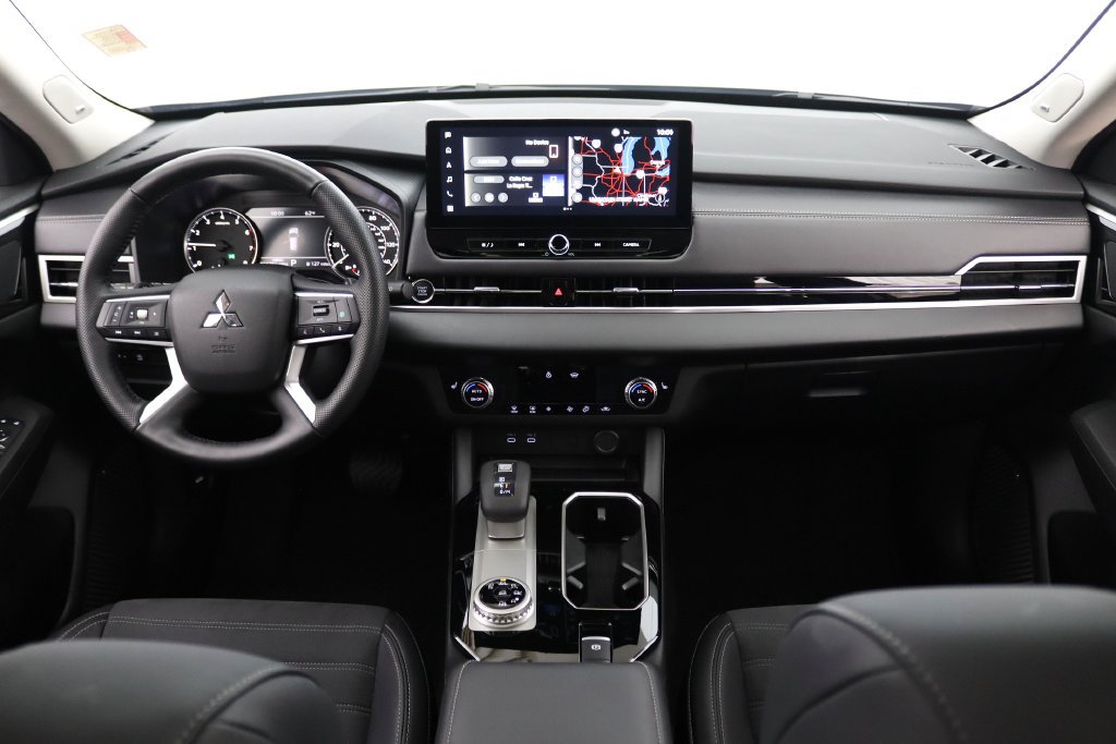 Used 2026 Mitsubishi Outlander AWD image 25