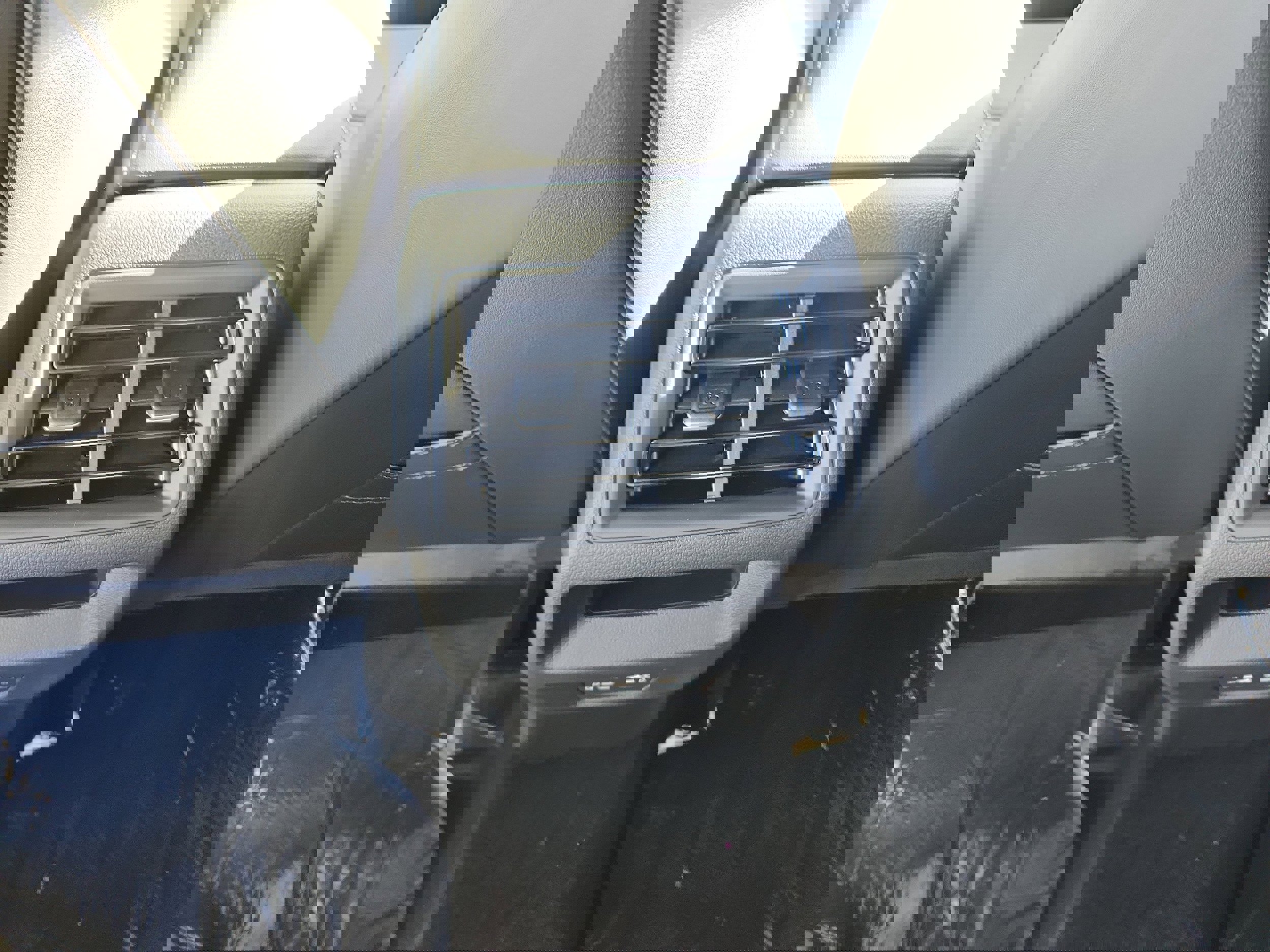 New 2026 Volkswagen Tiguan SE R-Line image 13