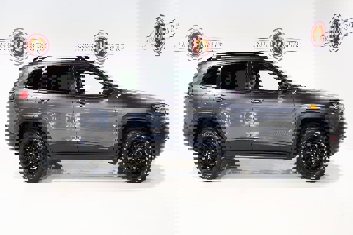 Used 2022 Jeep Cherokee Trailhawk w/ Trailer Tow Group image 5