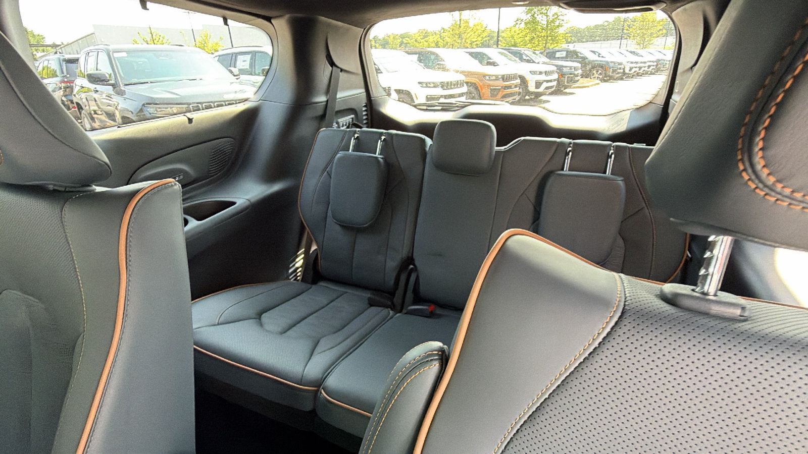 New 2027 Chrysler Pacifica Pinnacle FWD image 21