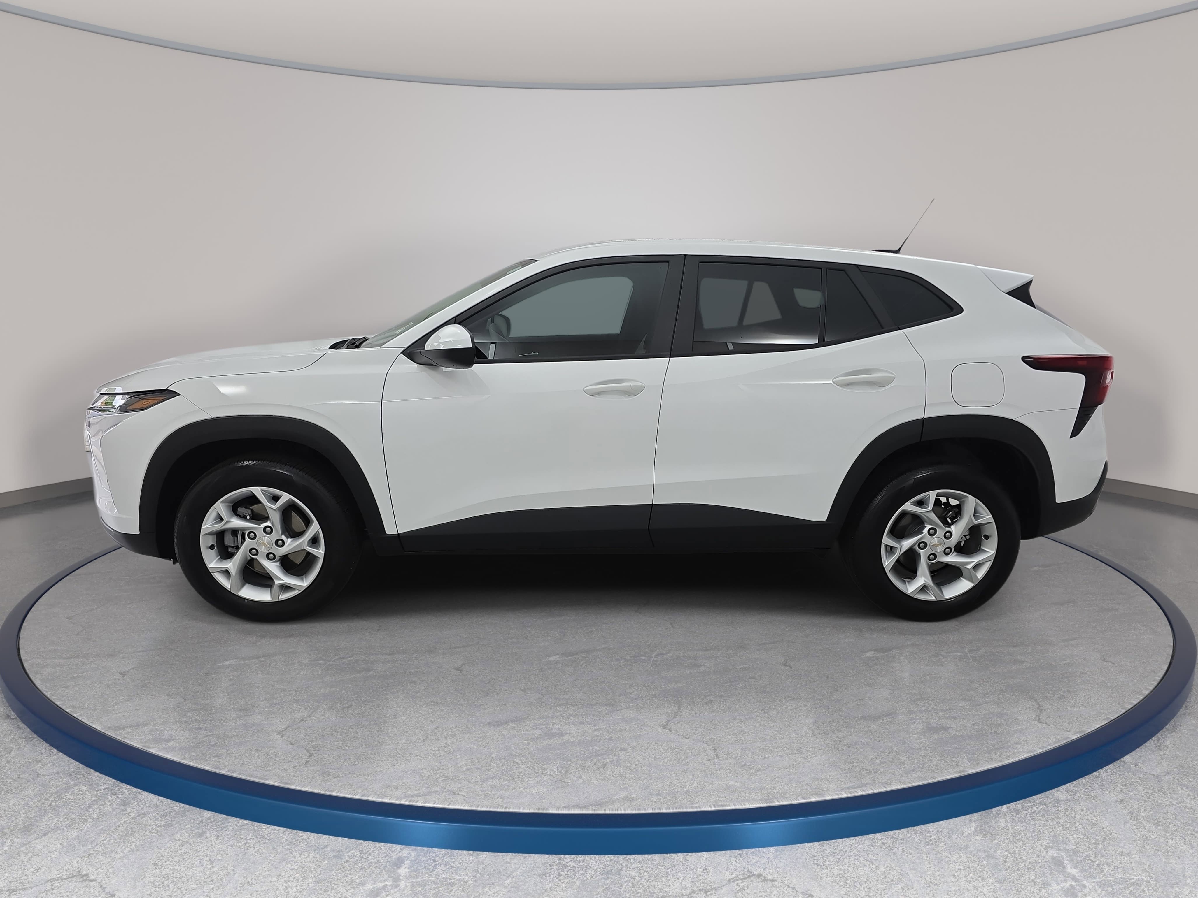 Used 2026 Chevrolet Trax LS w/ LS Convenience Package FWD image 8