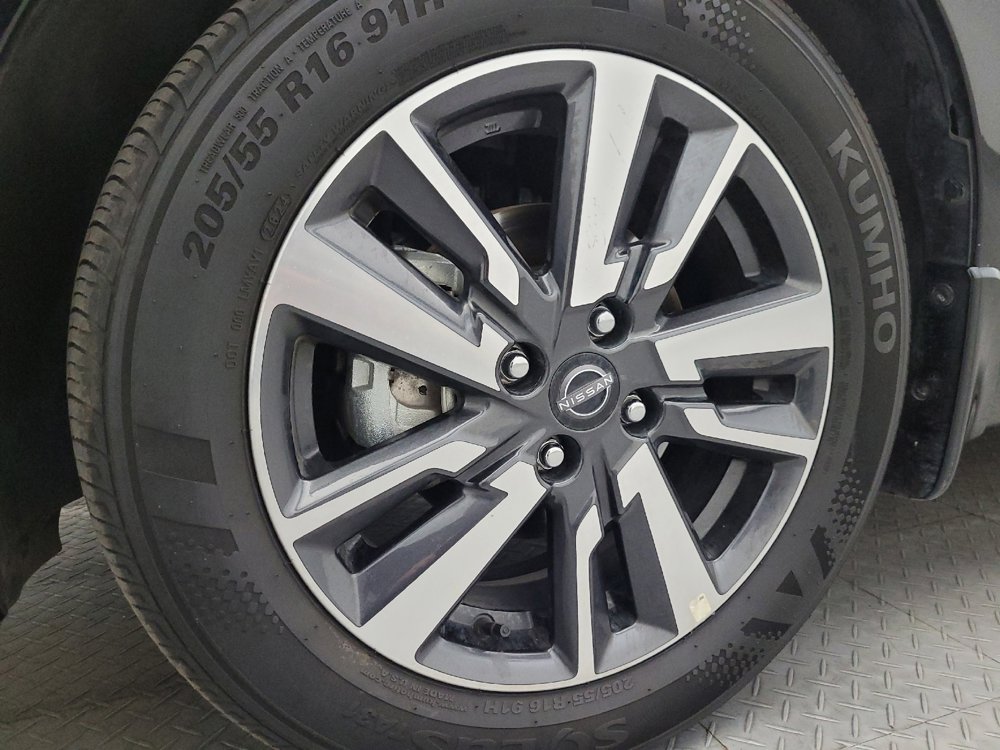 Used 2024 Nissan Versa S w/ S Plus Package image 31