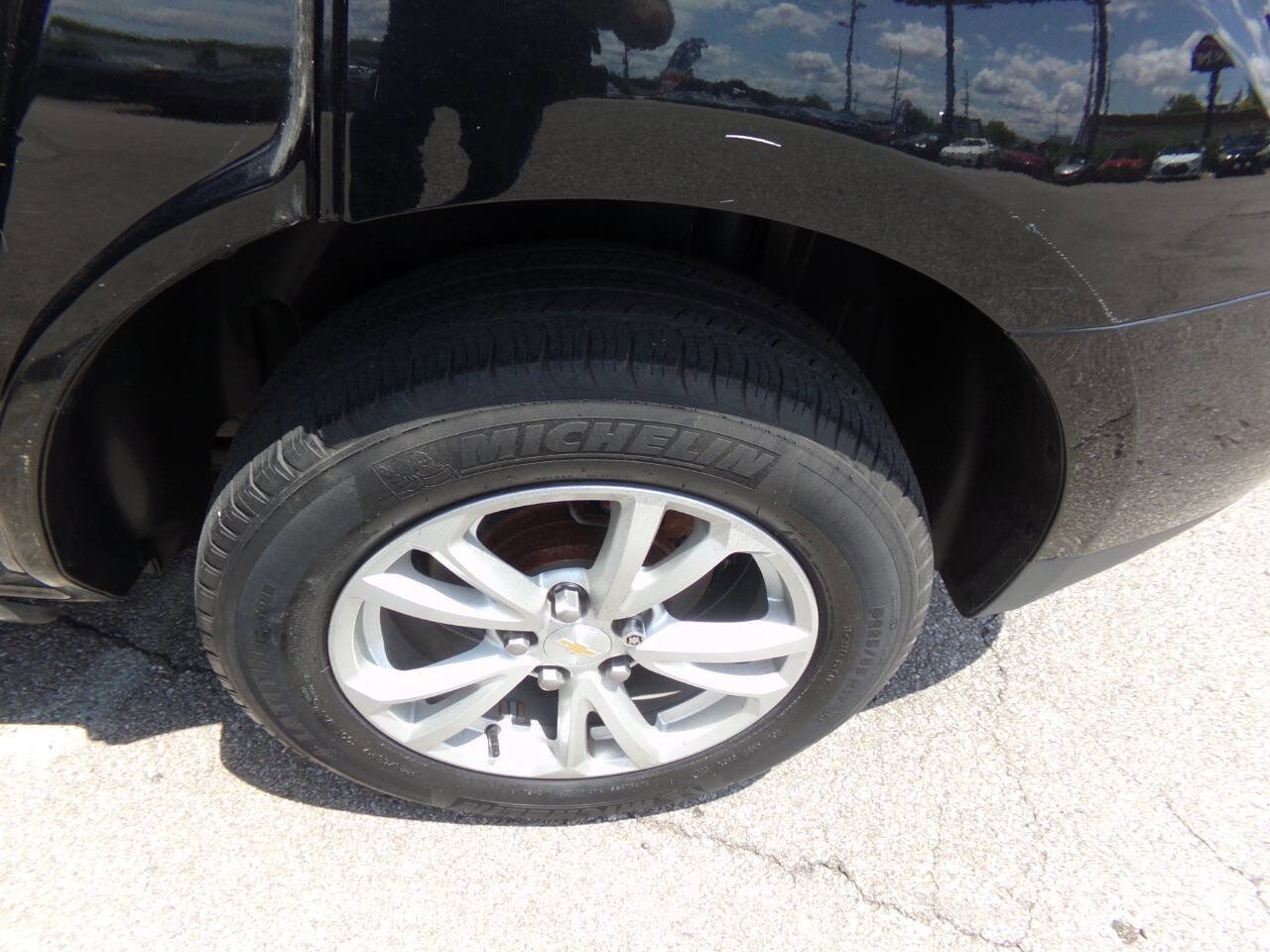 Used 2017 Chevrolet Equinox LT w/ Convenience Package image 11