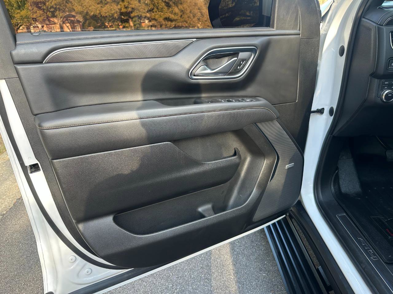 Used 2023 GMC Yukon XL AT4 image 9